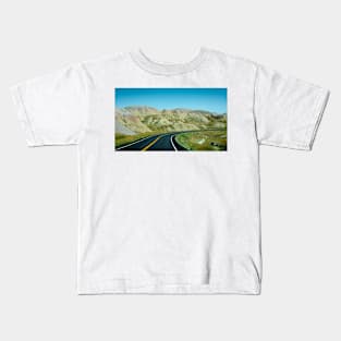 Winding Through The Badlands Kids T-Shirt